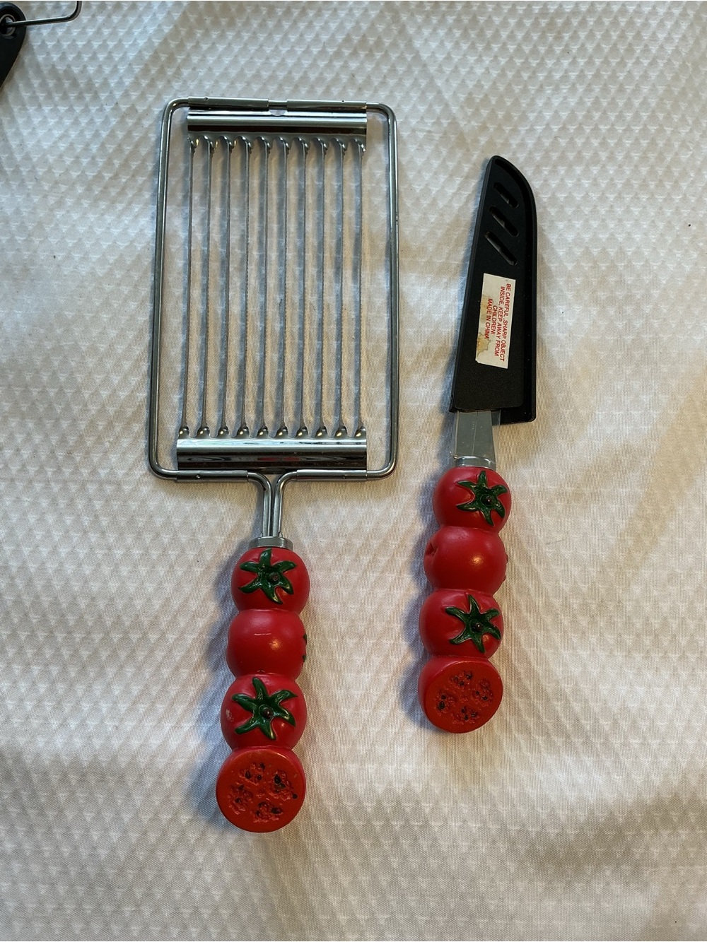 Vtg,Tomato-Handle Stainless Steel Crinkle Cutter and Paring Knife Set - Red